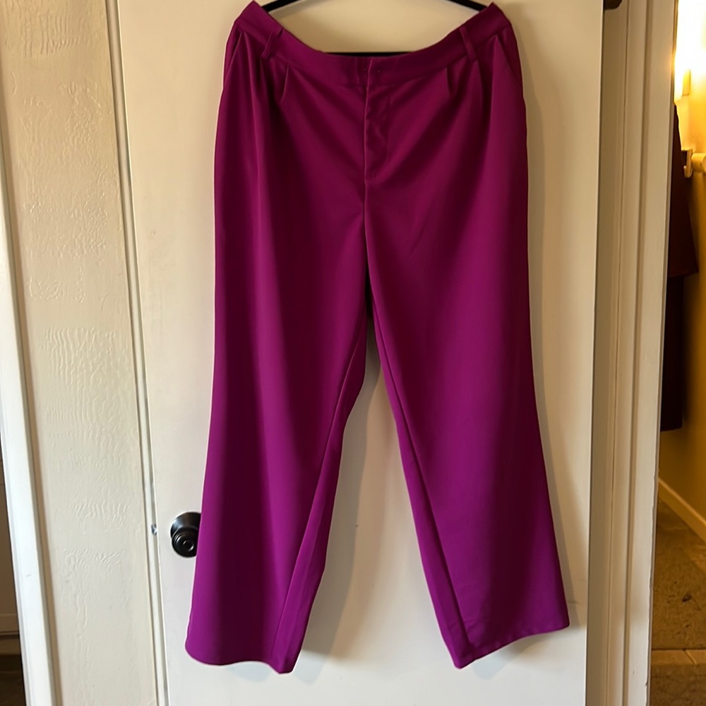 Bright fuchsia pants! 🌺